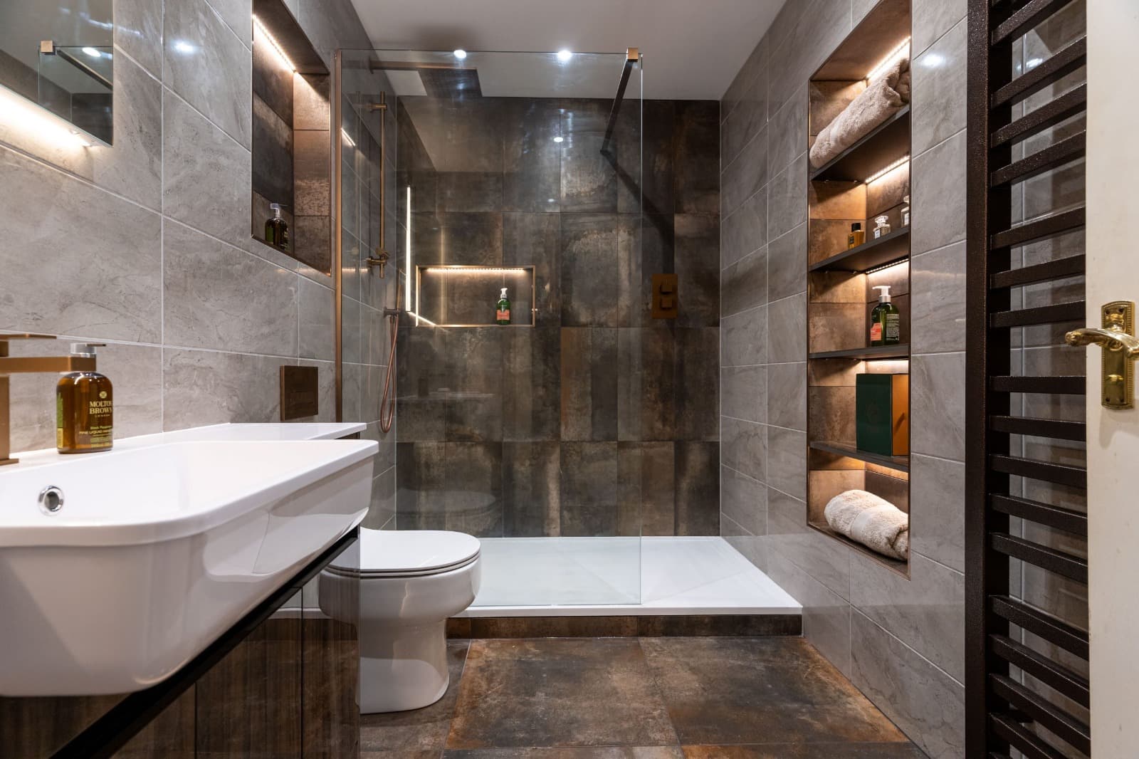 Elegant Showers AU Providing Quality and Style