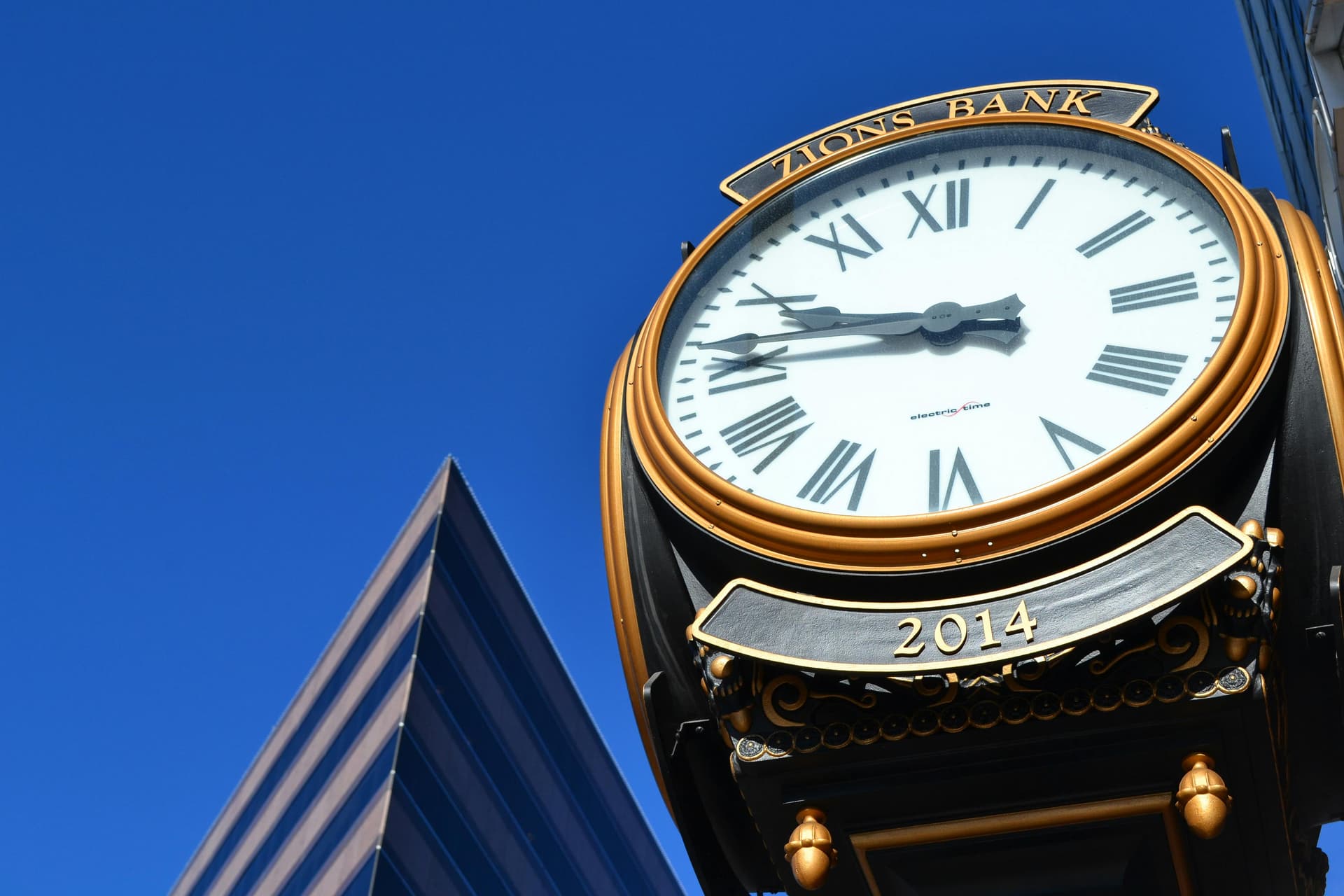How a Rolex Wall Clock Adds Prestige to Any Room