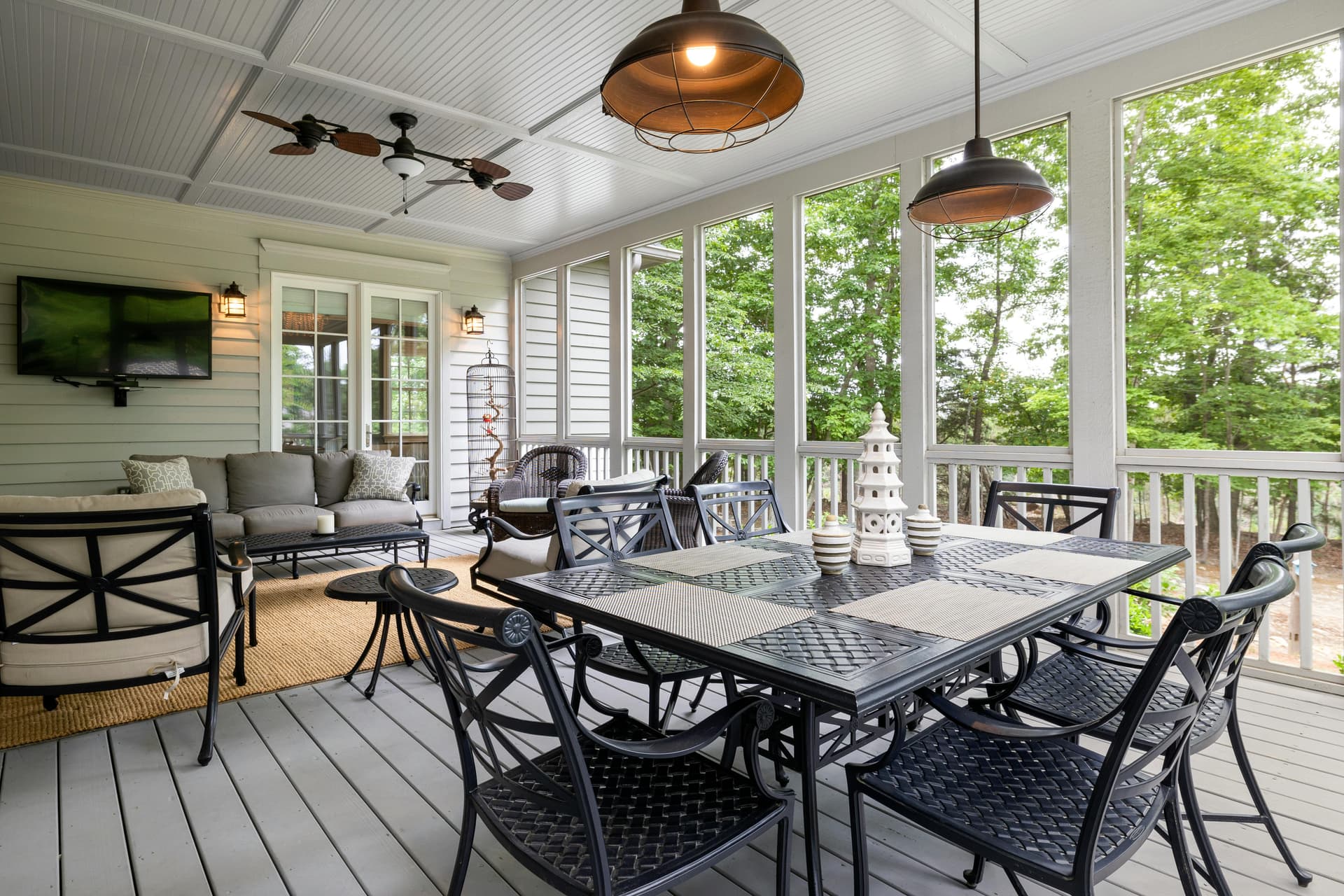 Maximize Natural Light with a Stylish Sunroom