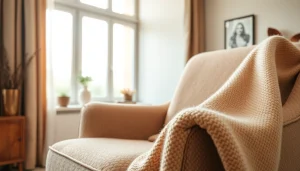 Creëer een warme indruk met boucle stof op een stijlvolle armstoel.