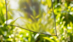 Montaje de una mosquitera en un entorno verde, ideal para disfrutar del aire libre.